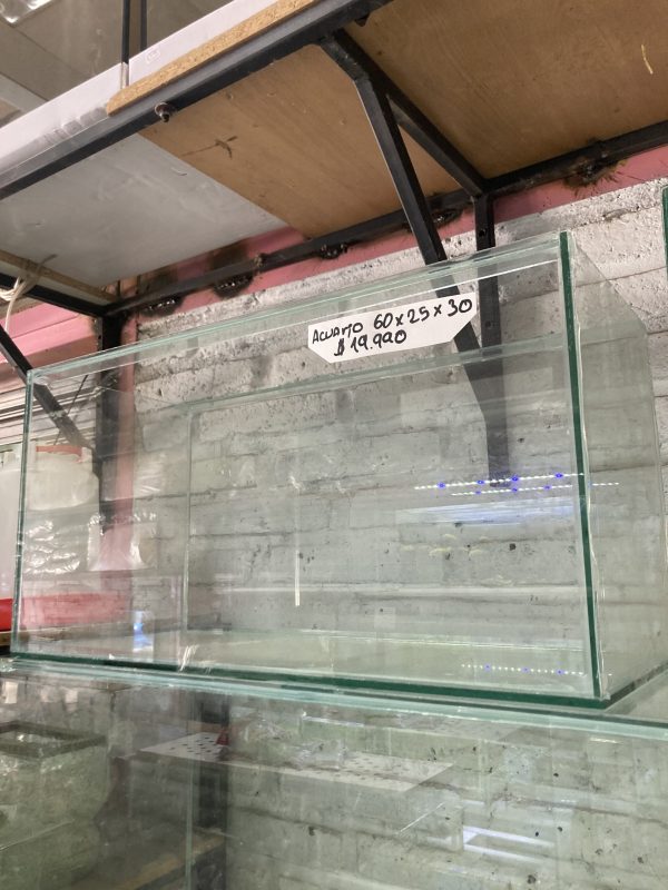 Acuario de vidrio 60x25x30 de 45 L