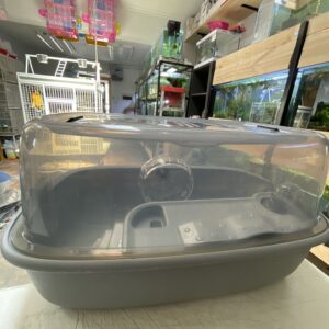 Jaula acrilica con accesorios 25x20x16cm