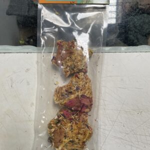 Figuritas con petalos de flores